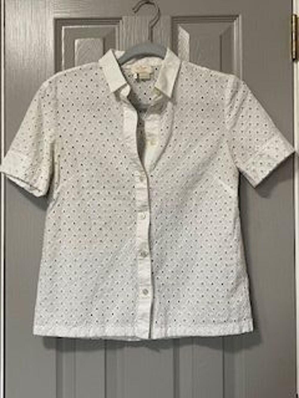 #T408 PRE-LOVED Kate Spade NY short sleeve button down eyelet blouse size 0